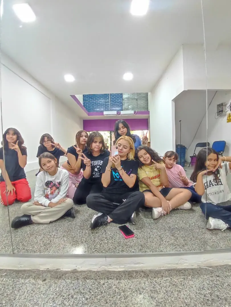 Clase de K-pop Dance Academy